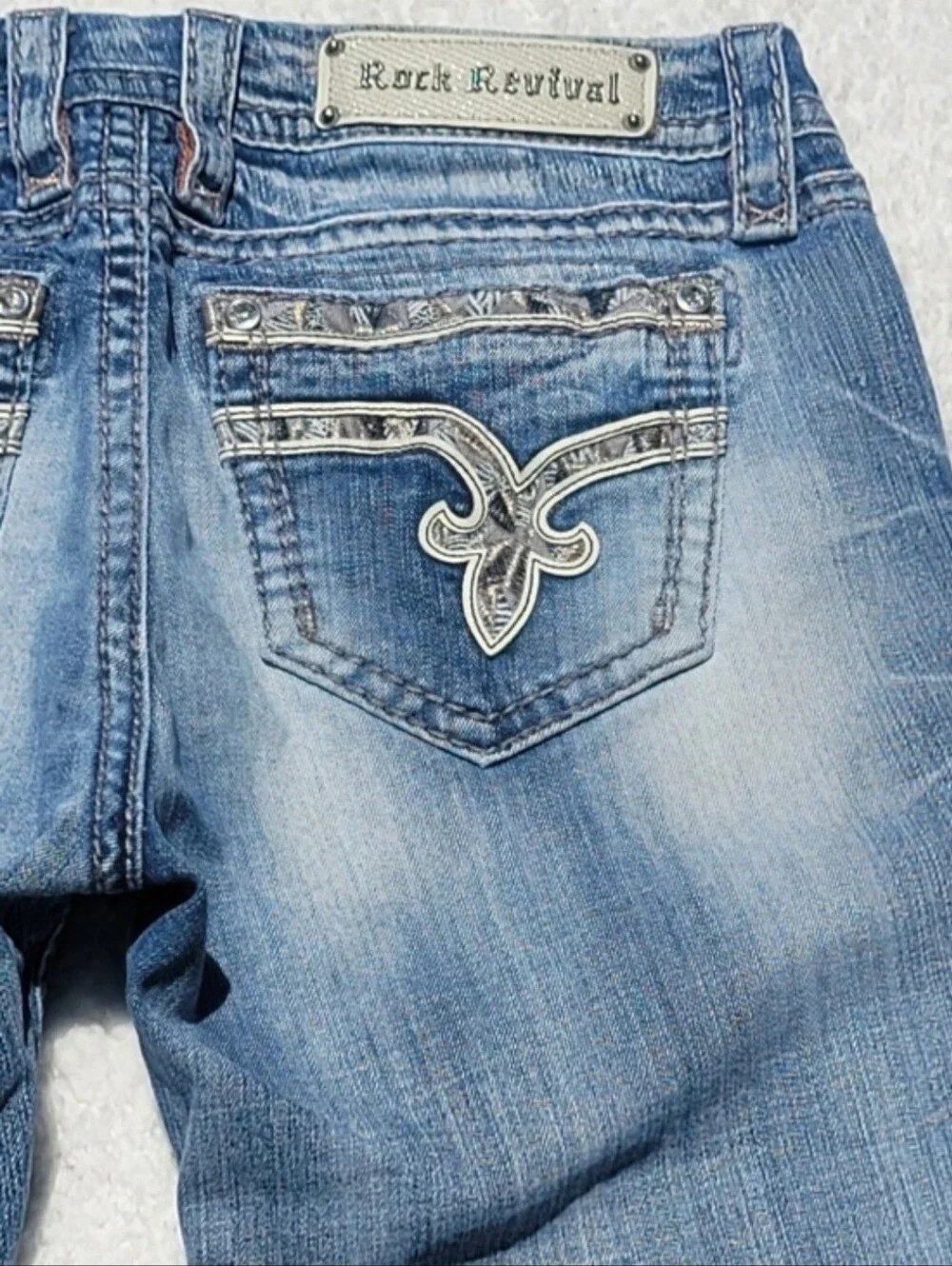 Rock Revival Sherry Crop Jeans 31 Y2K McBling Rhinestone Pocket Capri Denim
